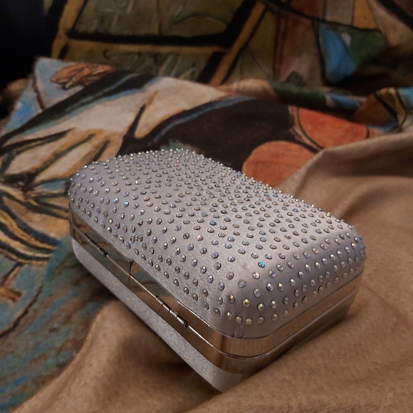 Evening clutch with pave diamonds - Picture 3 of 9